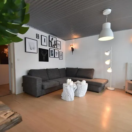 Spacious In With Terrace Διαμέρισμα