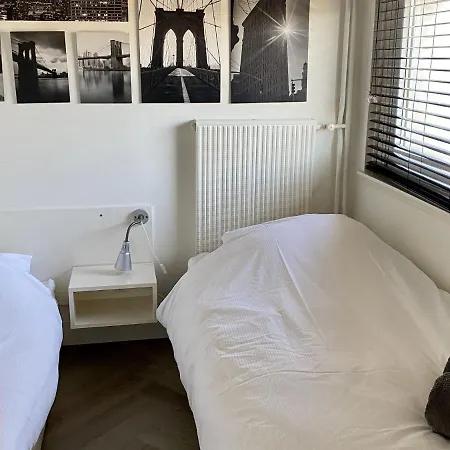 Διαμέρισμα Spacious In With Terrace *